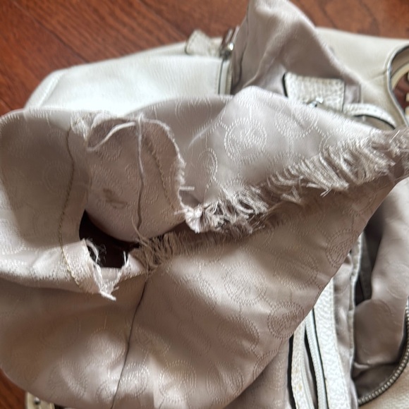 Michael Kors Fulton Elegant White Leather  Bag - Picture 5 of 14